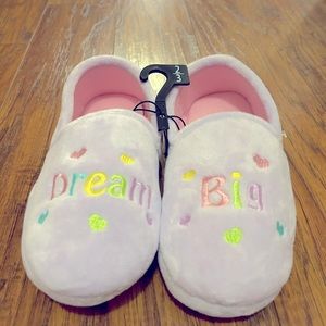 New girls Wonder Nation Dream Big Slipper. Size 2/3 big girls